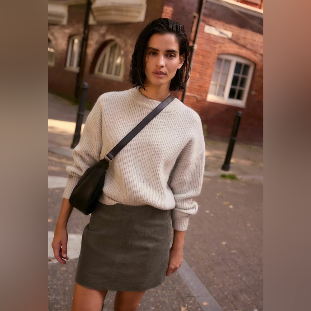 Banana republic, vintage Y2K Micro corduroy gray mini skirt 2